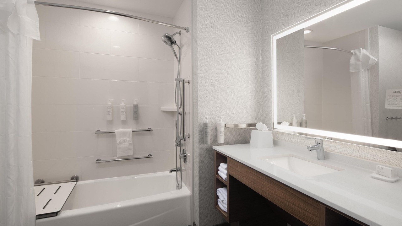 Photo of Bathroom in Buckner Terrace - Everglade Park