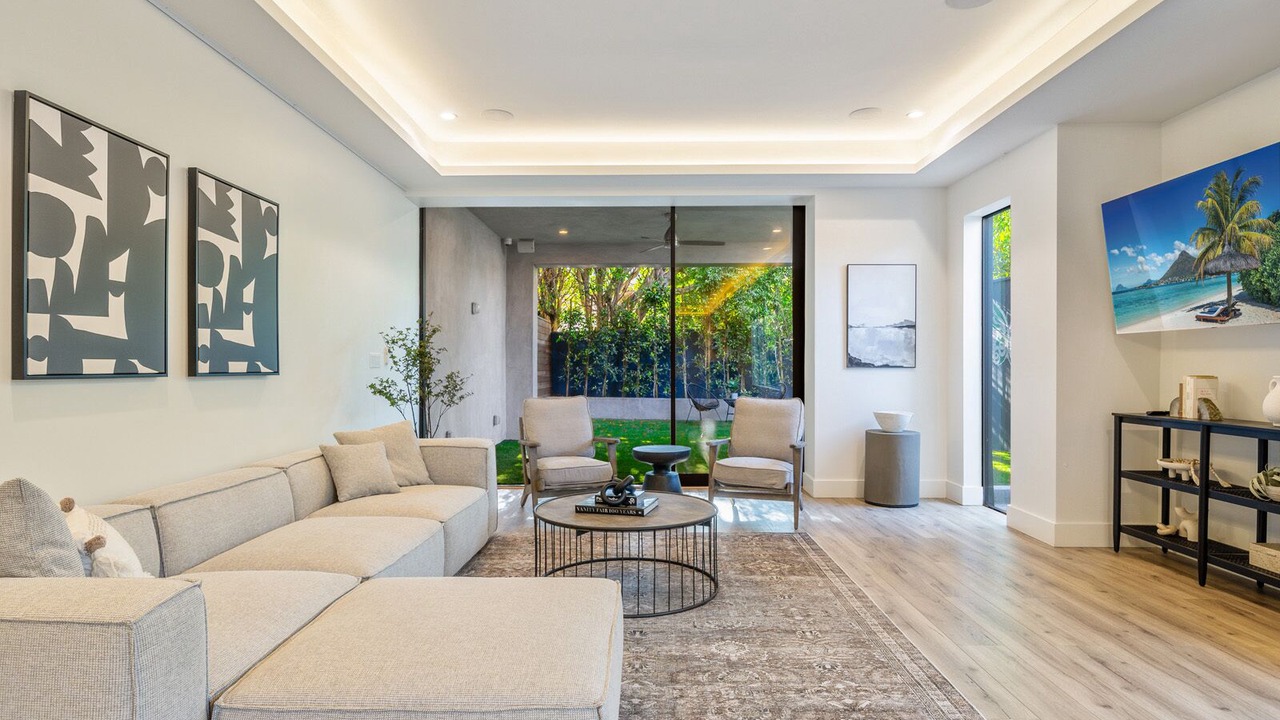 Photo of Livingroom in Pico - Robertson