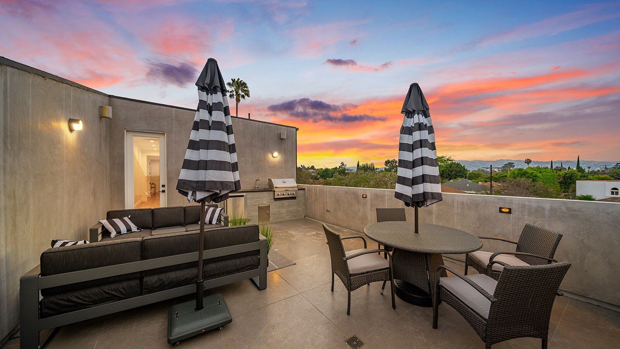 Photo of Outdoor in Pico - Robertson