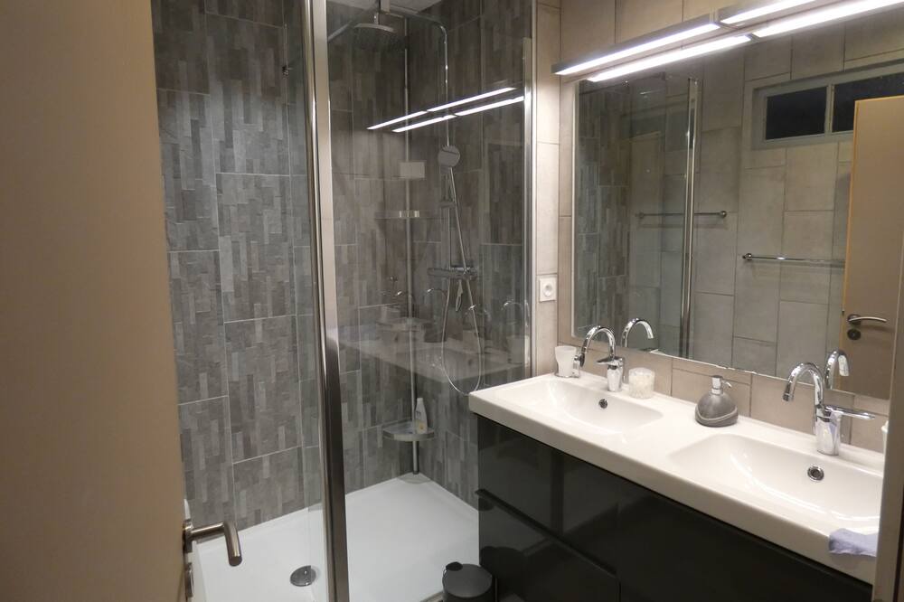 Photo of Bathroom in Uchaux