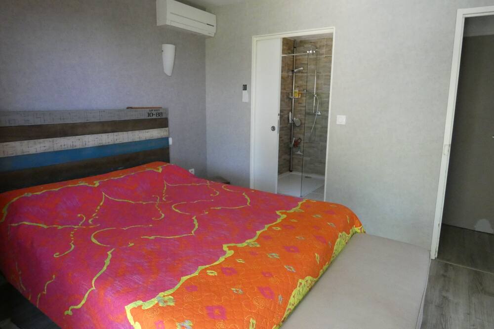 Photo of Bedroom in Uchaux