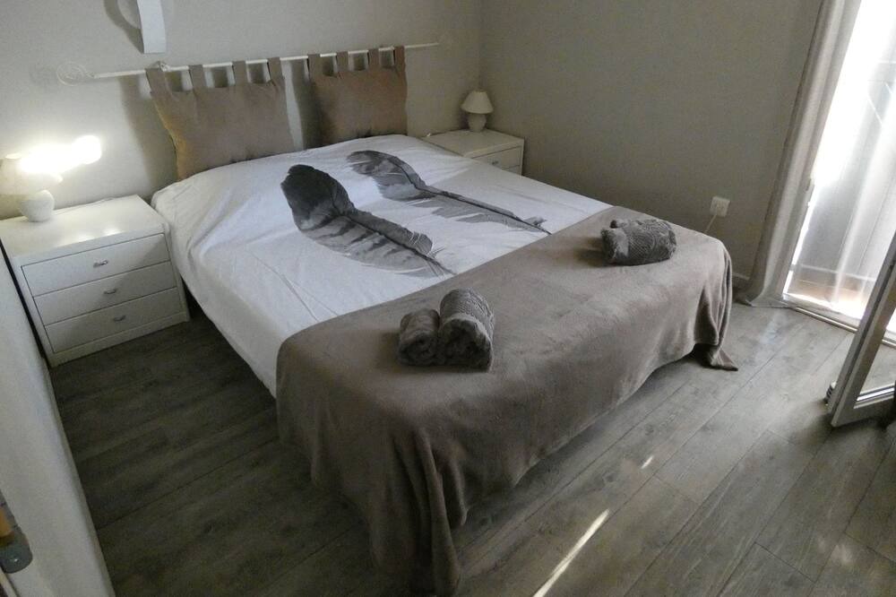 Photo of Bedroom in Uchaux