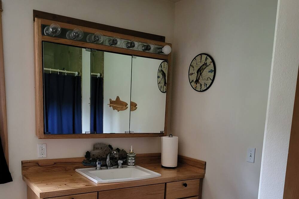 Photo of Bathroom in Lyle