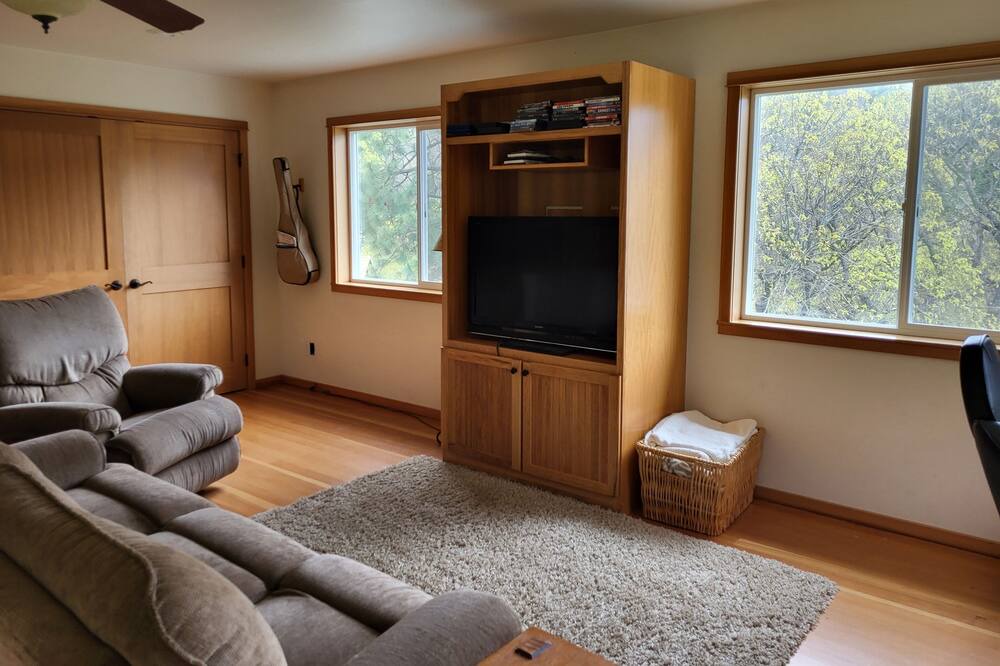 Photo of Livingroom in Lyle