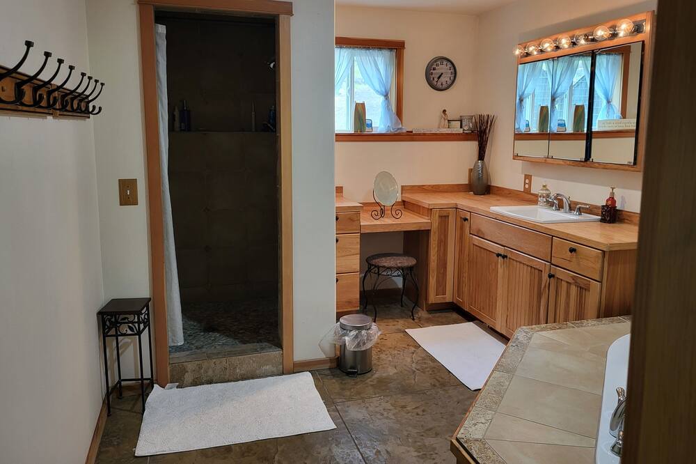Photo of Bathroom in Lyle