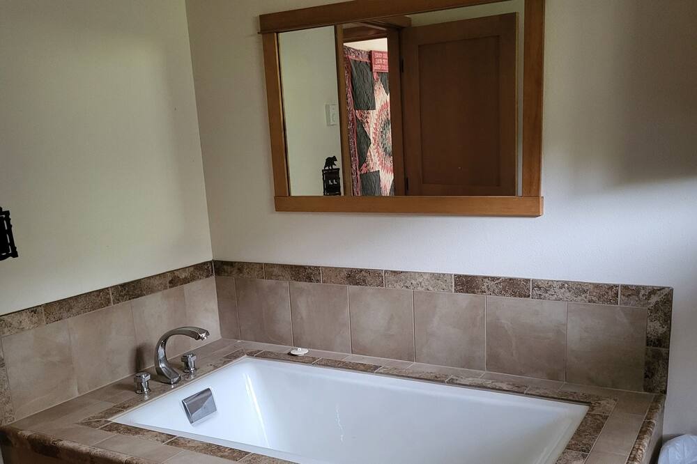 Photo of Bathroom in Lyle