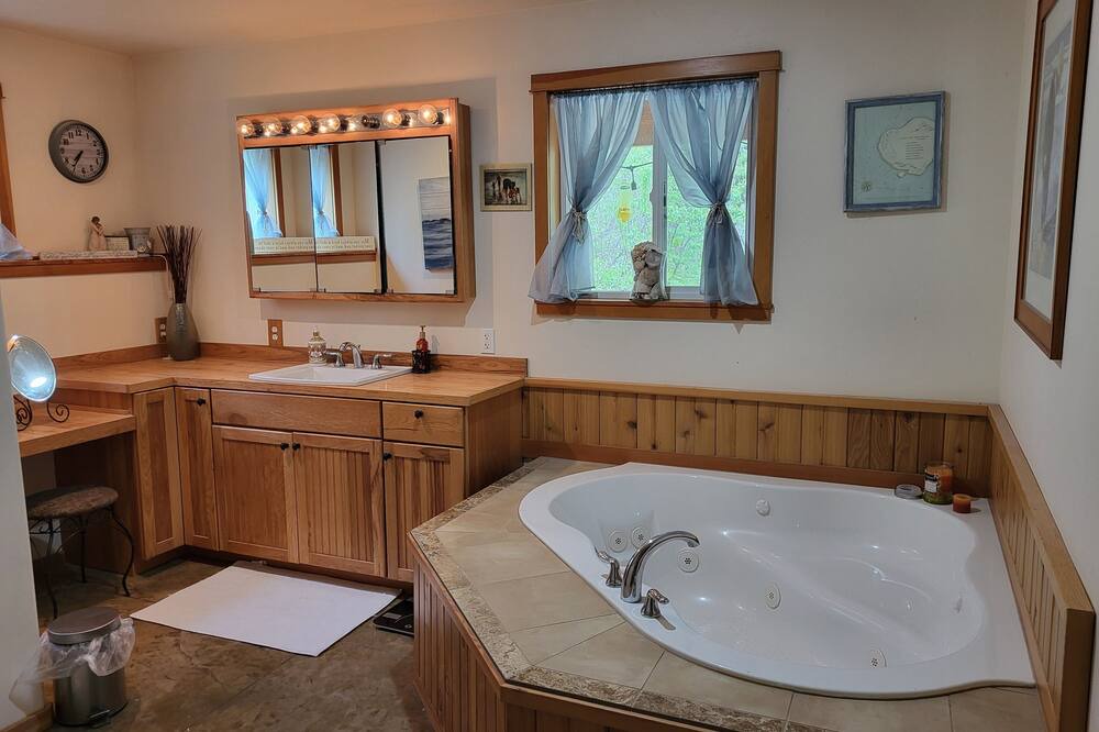 Photo of Bathroom in Lyle