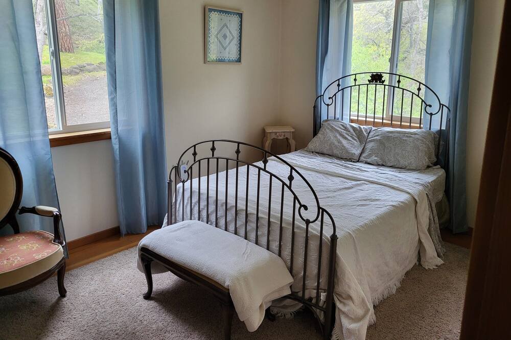 Photo of Bedroom in Lyle