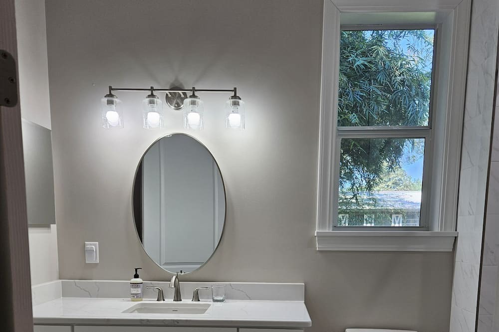 Photo of Bathroom in Fellowship