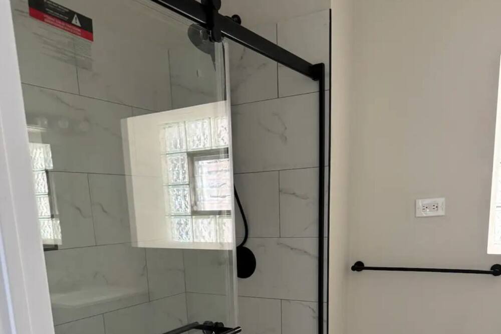 Photo of Bathroom in East Garfield Park