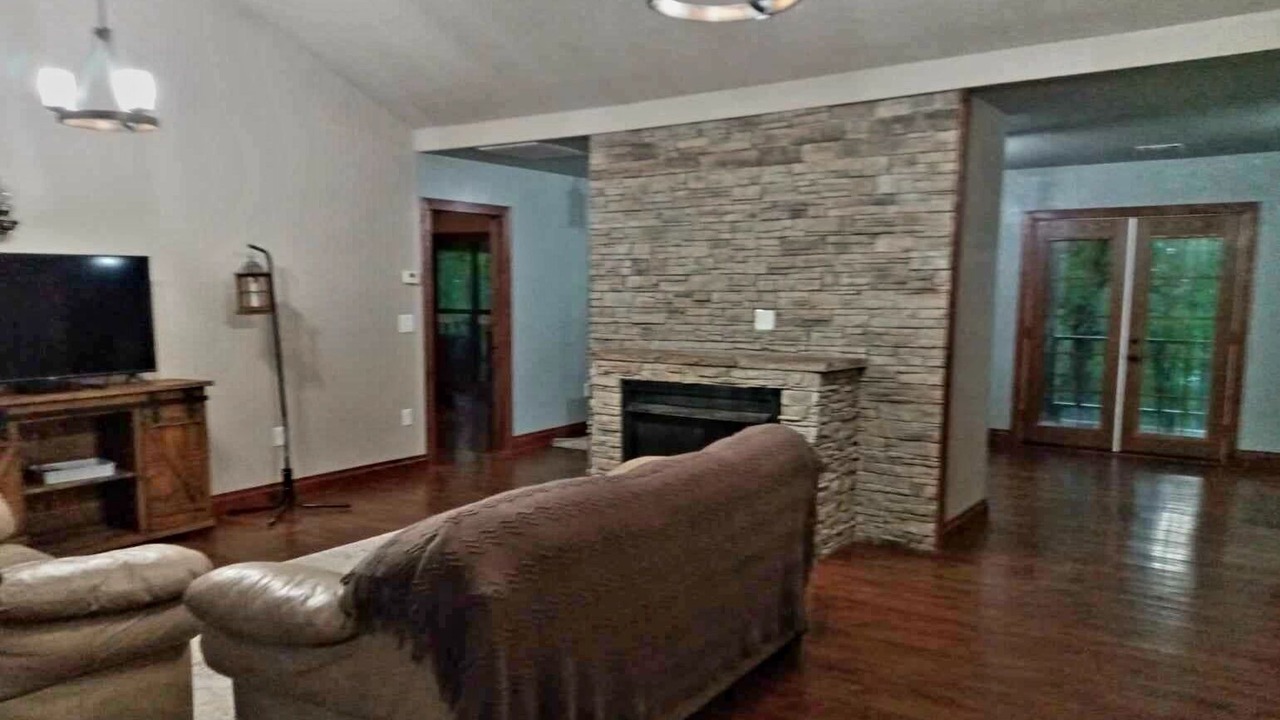 Photo of Livingroom in Mountainburg