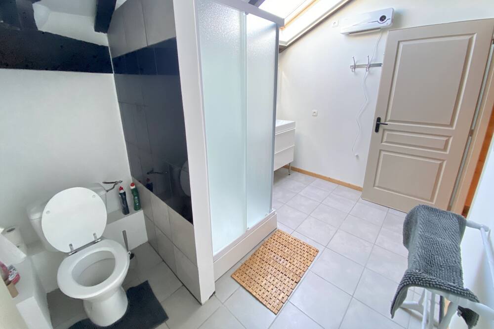 Photo of Bathroom in Lesperon