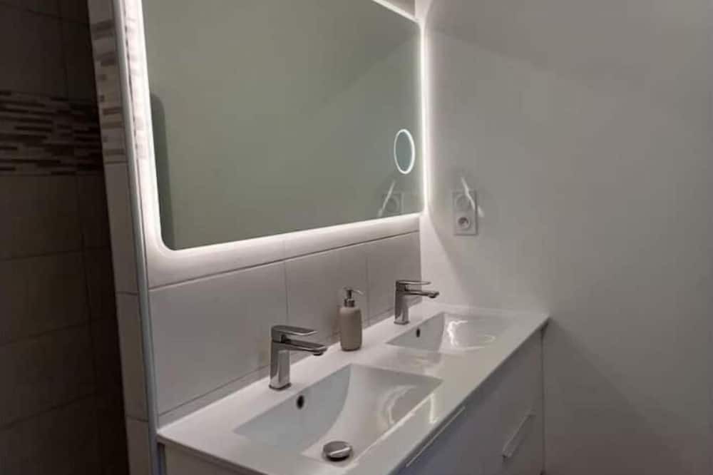 Photo of Bathroom in Saint-Barthelemy-le-Plain