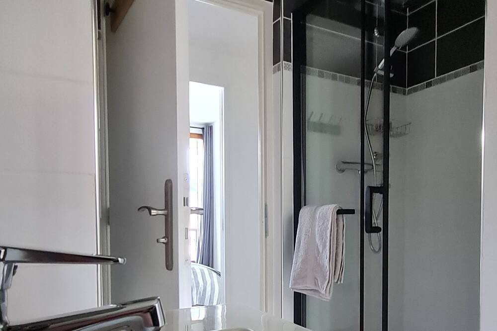 Photo of Bathroom in Seyne