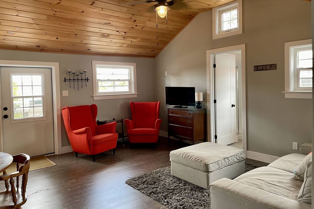 Photo of Livingroom in Frontenac