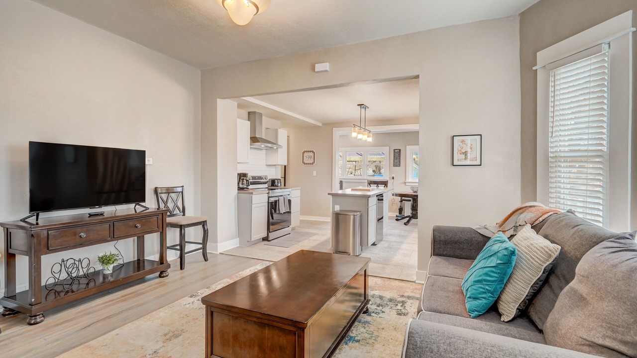 Photo of Livingroom in Northside