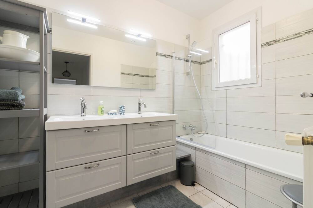 Photo of Bathroom in Revel