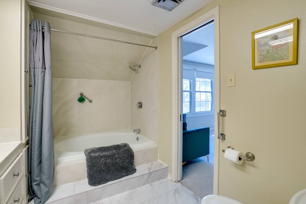 Photo of Bathroom in Broadmoor
