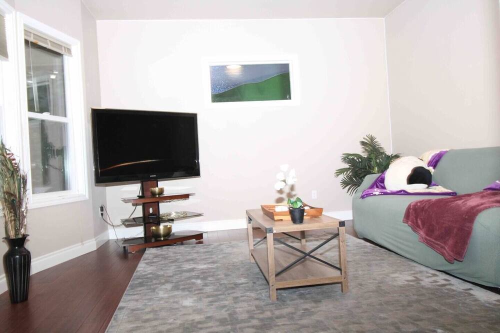 Photo of Livingroom in University District