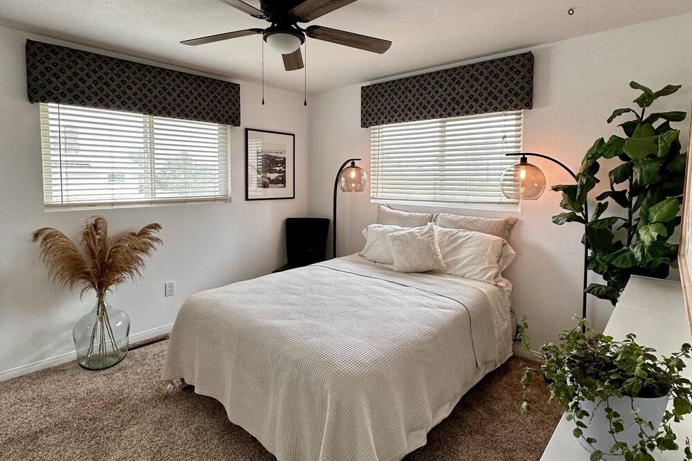 Photo of Bedroom in Midway