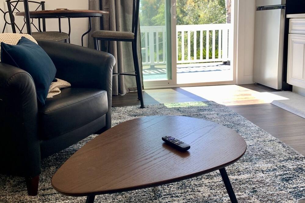Photo of Livingroom in Midway