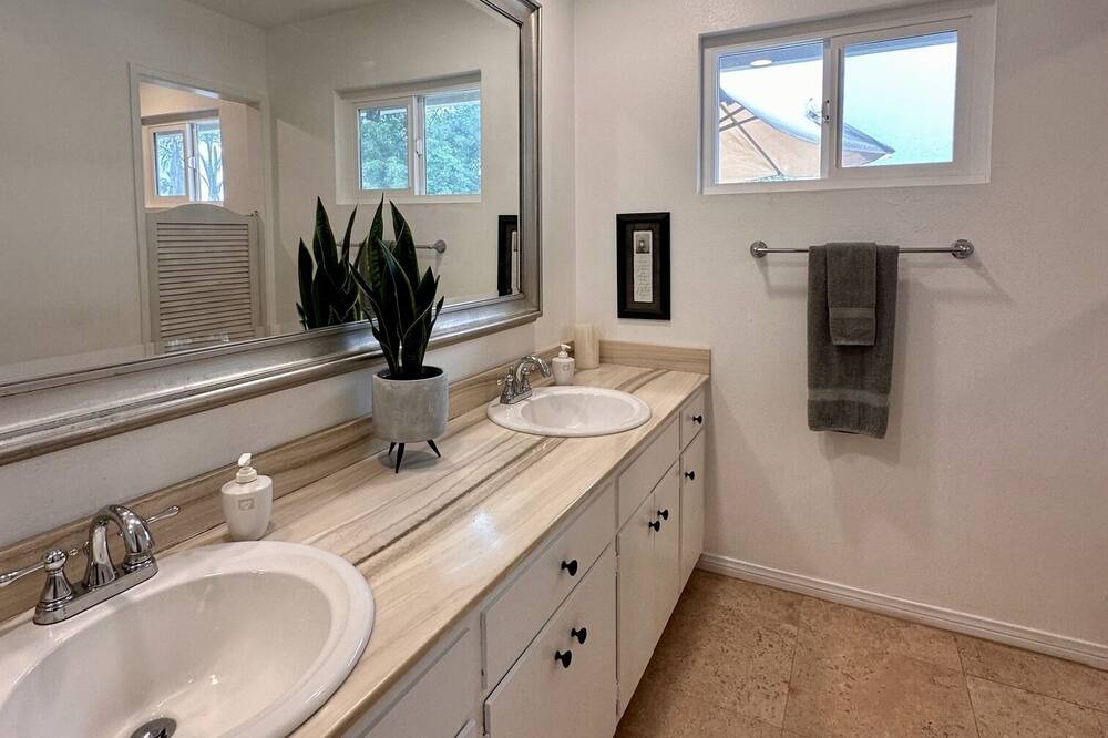 Photo of Bathroom in Midway