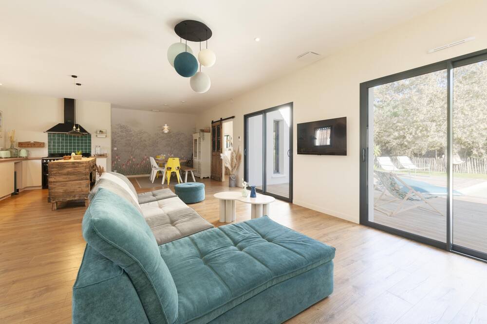 Photo of Livingroom in Canenx-et-Reaut