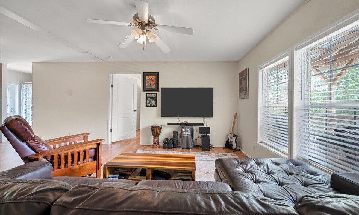 Photo of Livingroom in Apache Shores