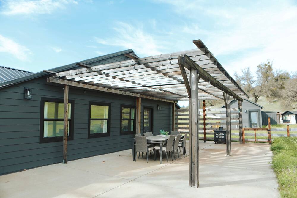 Photo of Outdoor in Jayhawk