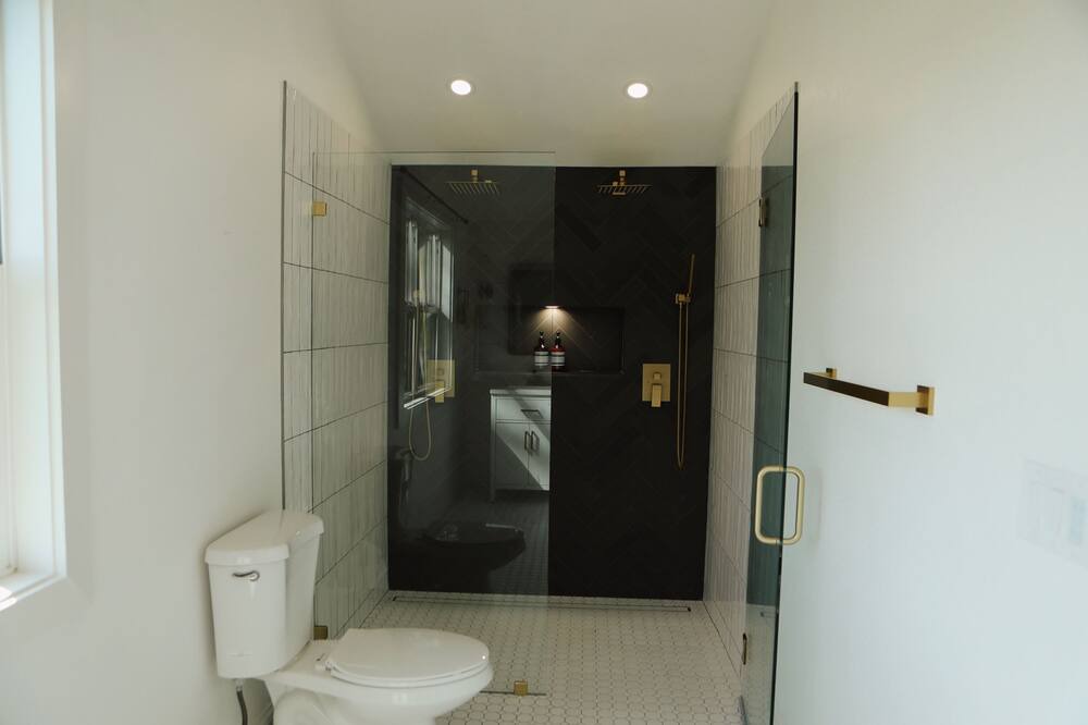Photo of Bathroom in Jayhawk