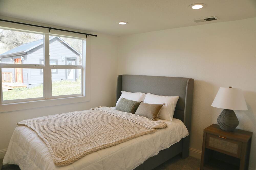 Photo of Bedroom in Jayhawk