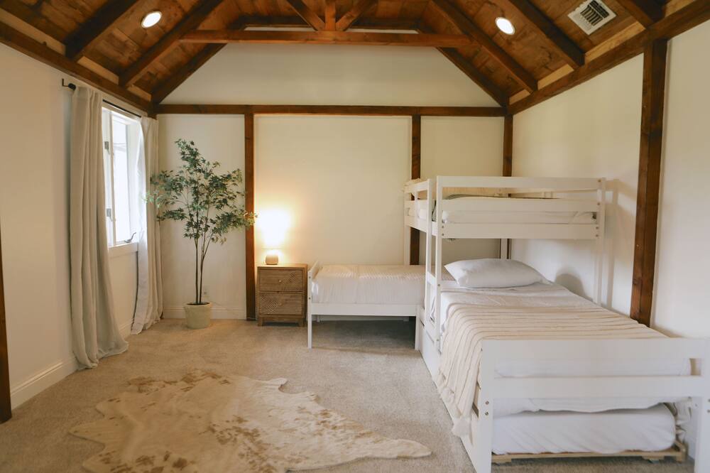 Photo of Bedroom in Jayhawk