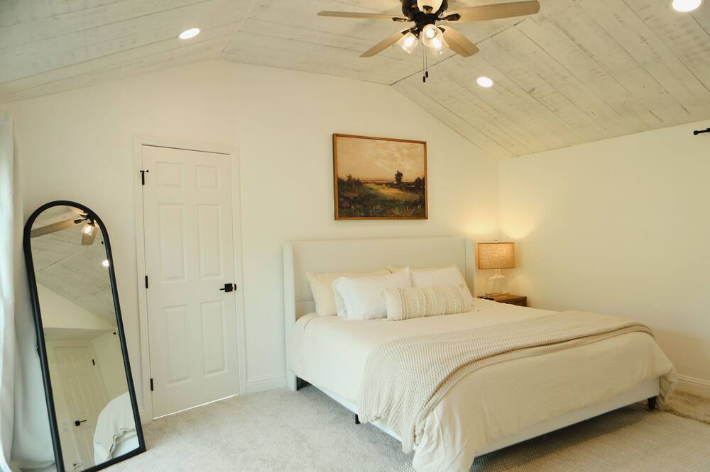 Photo of Bedroom in Jayhawk
