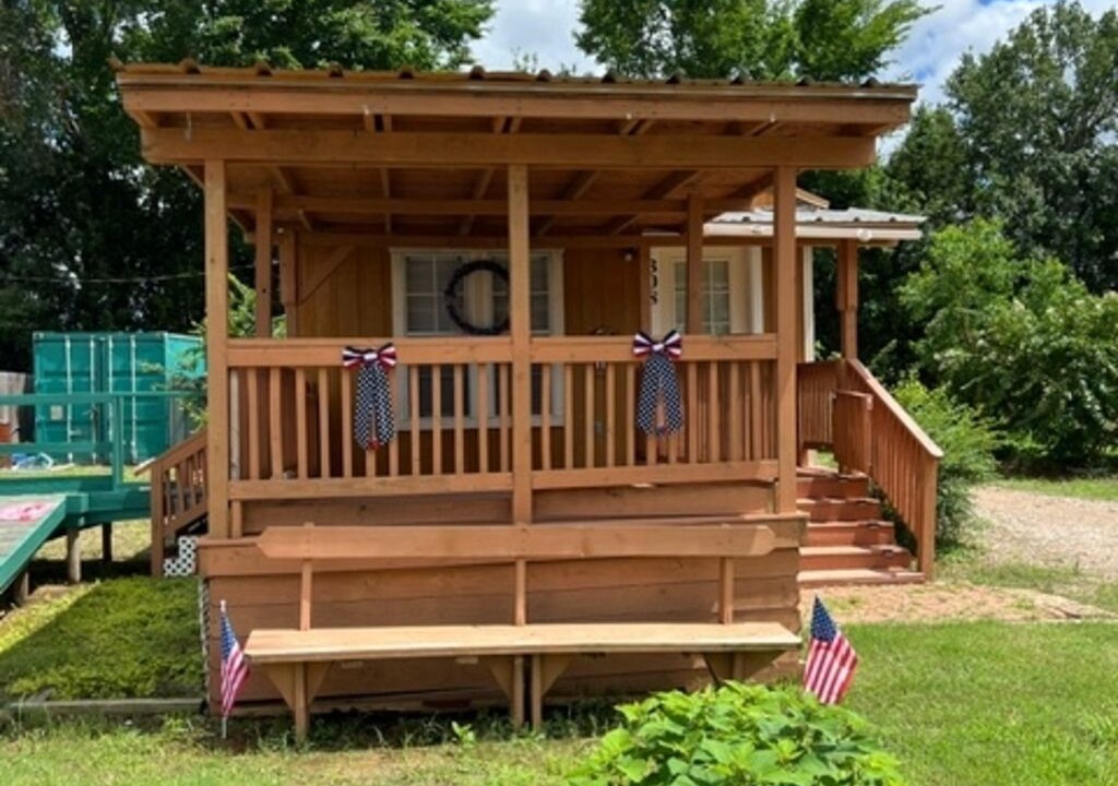 Photo of Outdoor in Henderson County