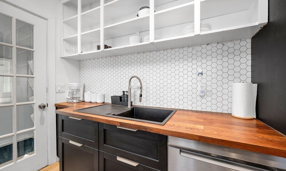Photo of Kitchen in Champlain Park