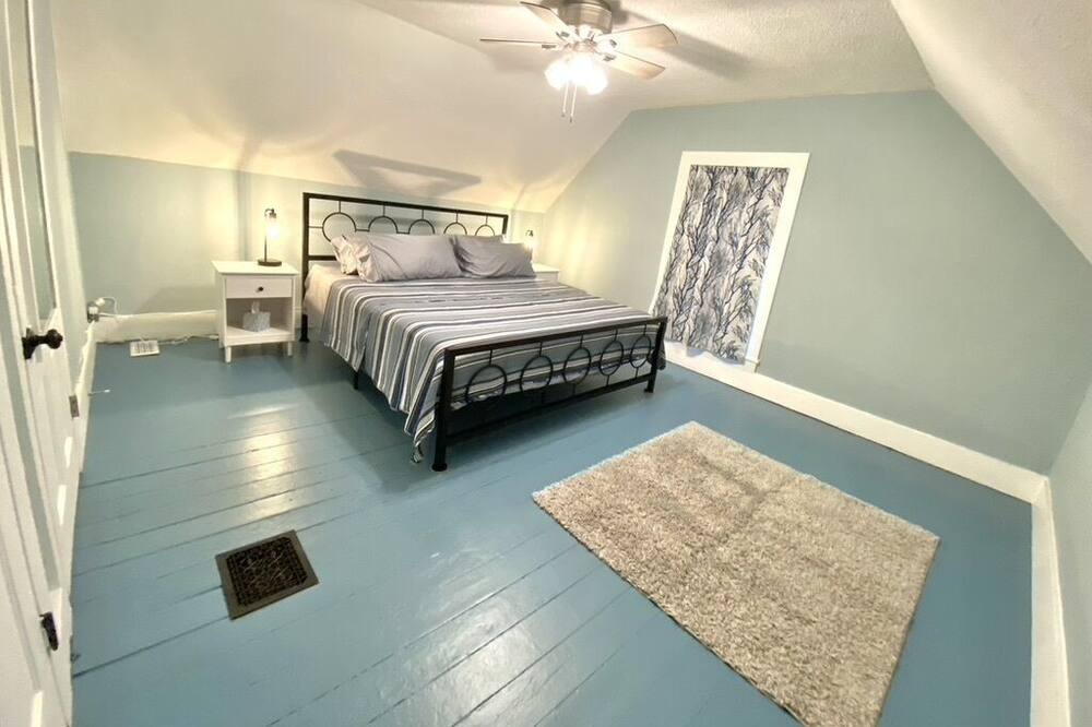 Photo of Bedroom in Carlinville