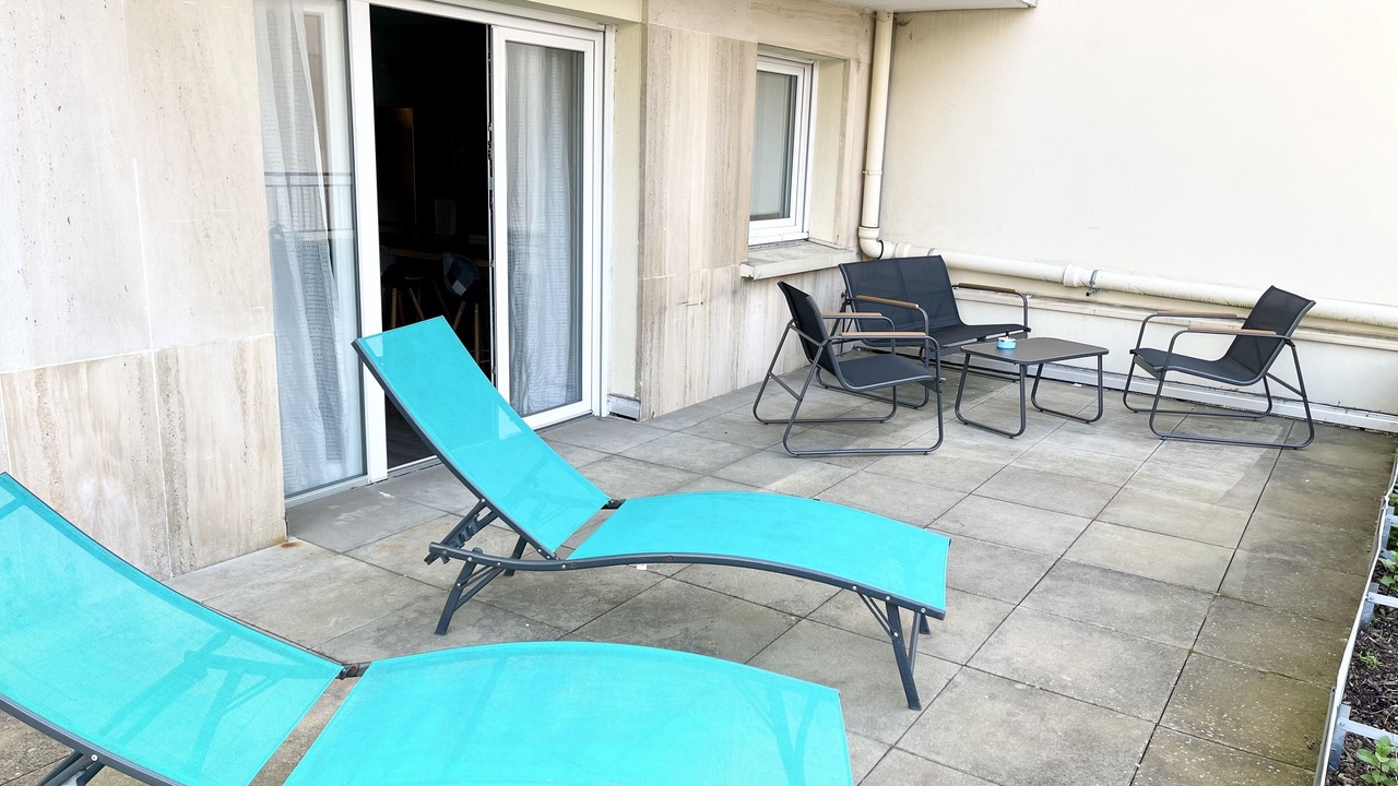 Photo of Patio Balcony in Poincare - Foch - Anatole France - Croix de Bourgogne