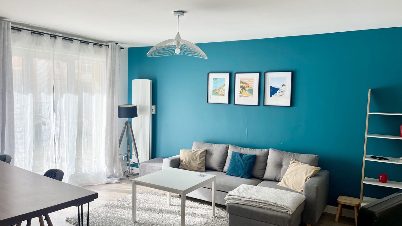 Photo of Livingroom in Poincare - Foch - Anatole France - Croix de Bourgogne