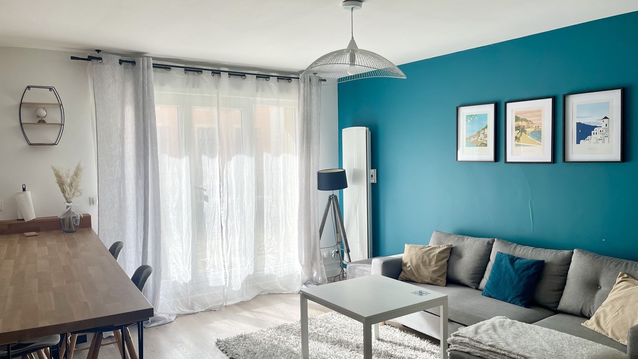 Photo of Livingroom in Poincare - Foch - Anatole France - Croix de Bourgogne