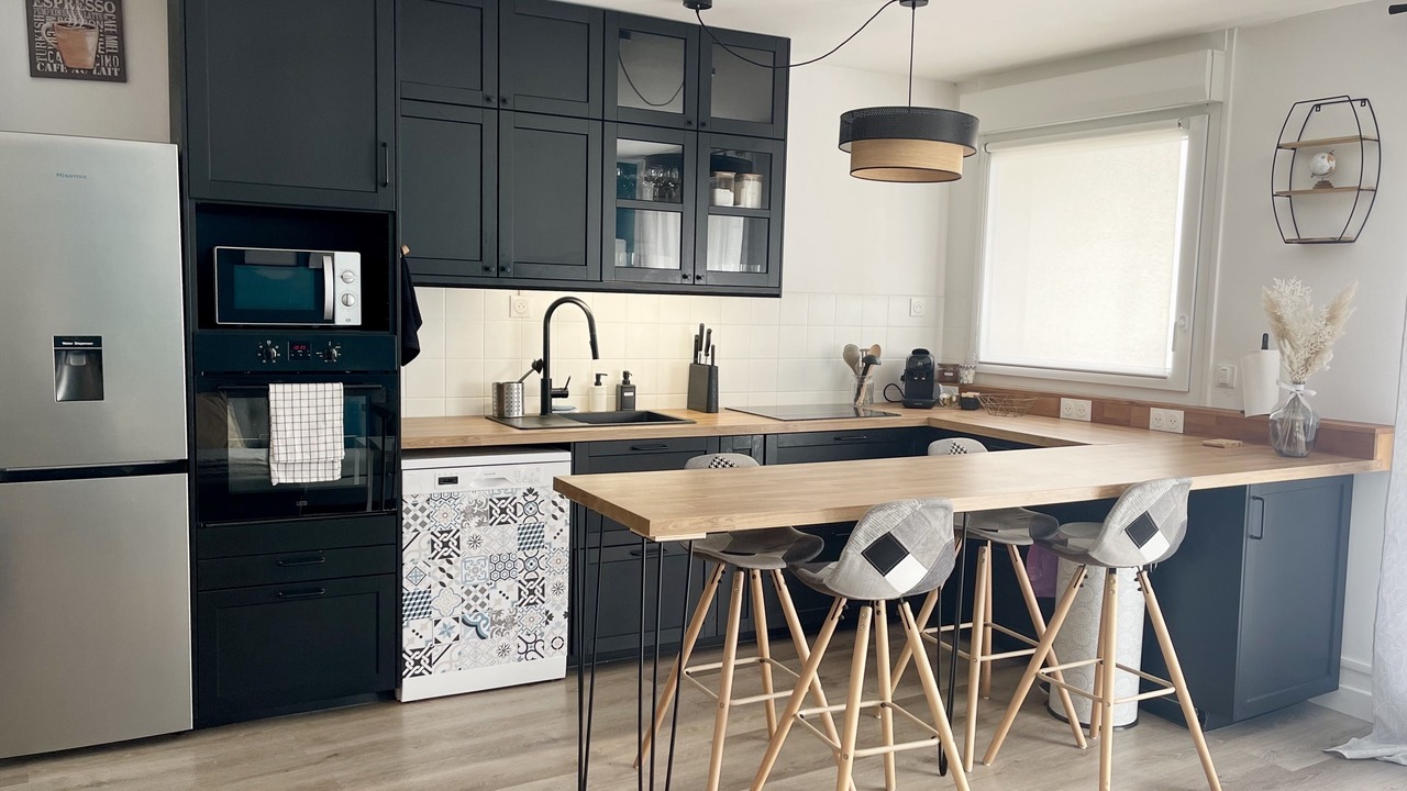 Photo of Kitchen in Poincare - Foch - Anatole France - Croix de Bourgogne