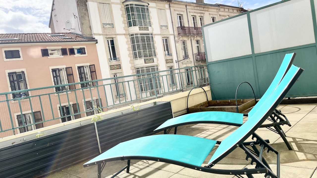Photo of Outdoor in Poincare - Foch - Anatole France - Croix de Bourgogne