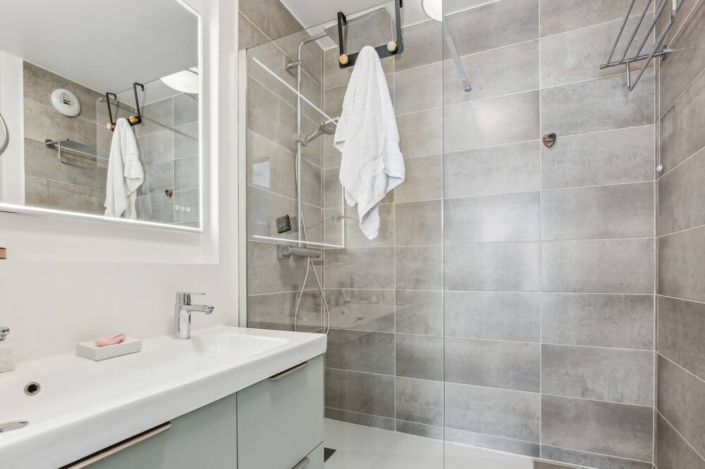 Photo of Bathroom in Puteaux