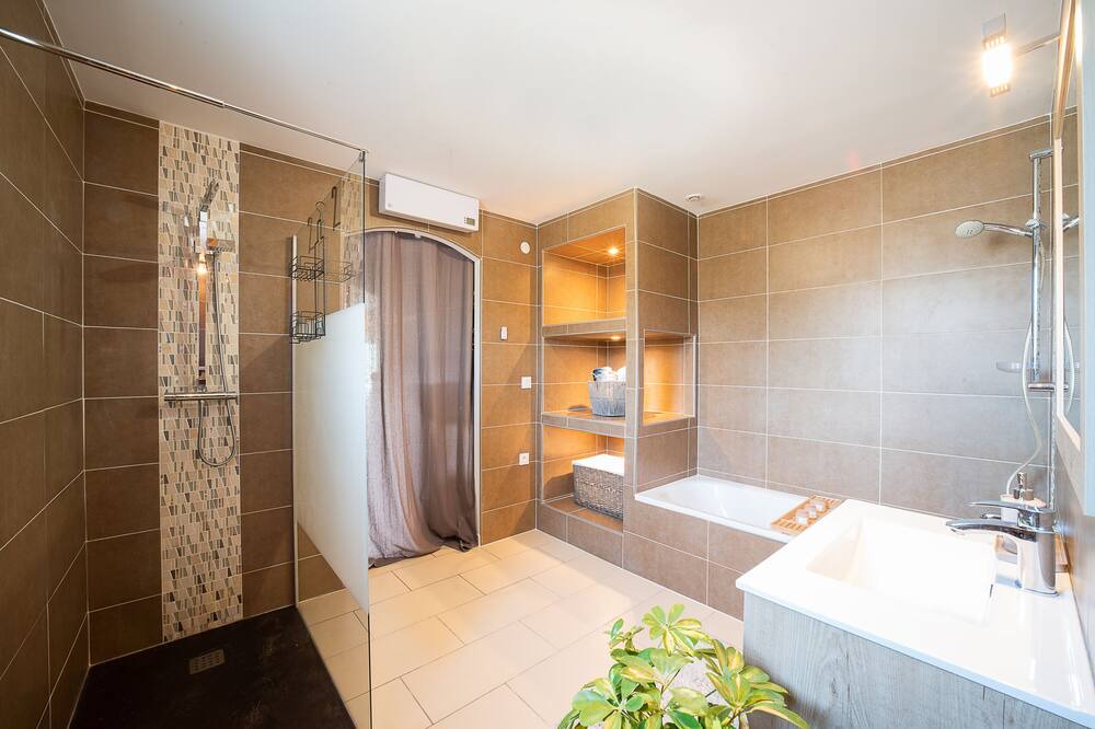 Photo of Bathroom in Vives