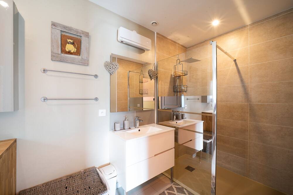 Photo of Bathroom in Vives