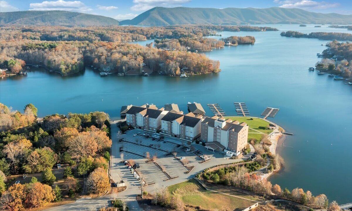 Photo of Outdoor in Smith Mountain Lake
