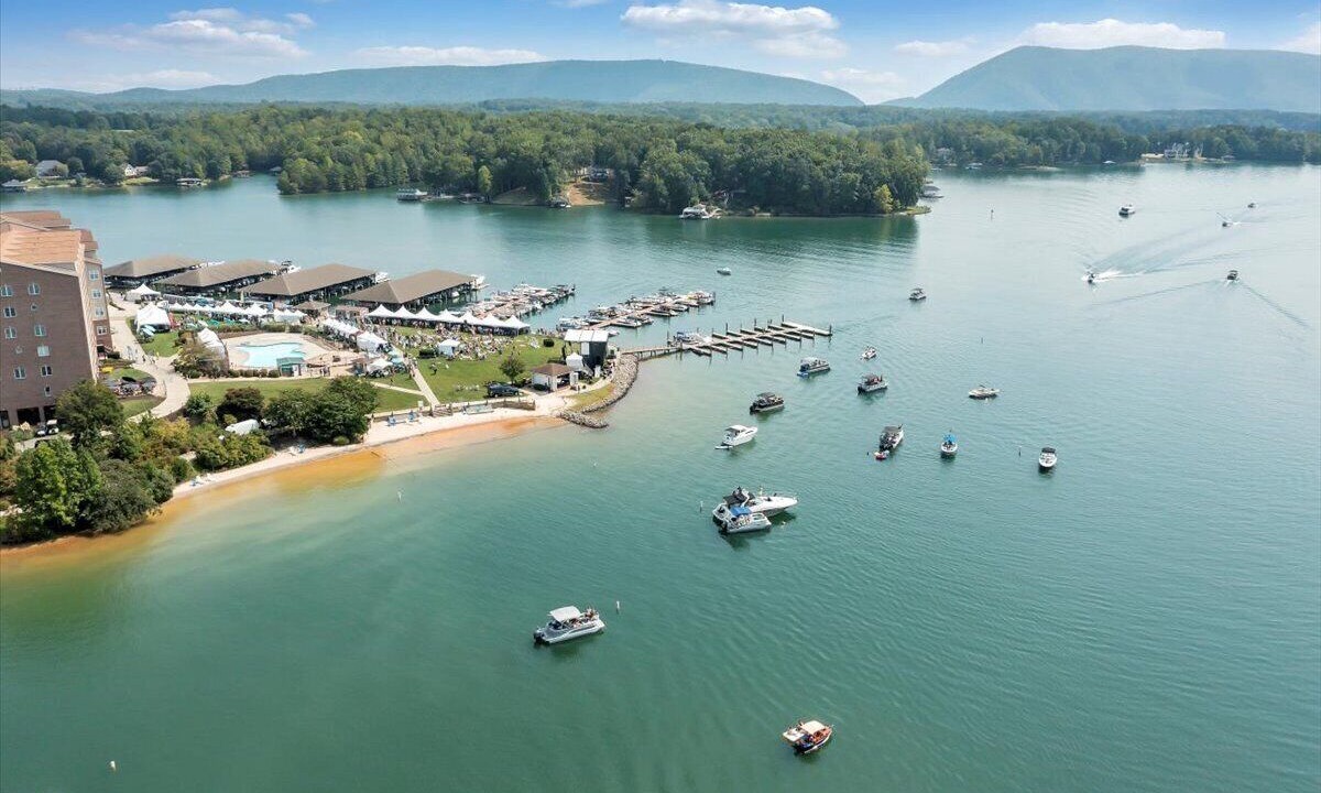 Photo of Outdoor in Smith Mountain Lake
