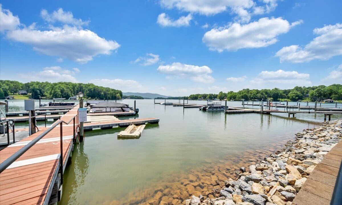 Photo of Others in Smith Mountain Lake