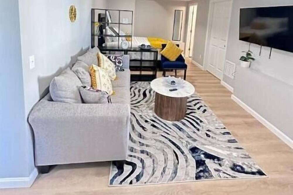 Photo of Livingroom in Webster Square