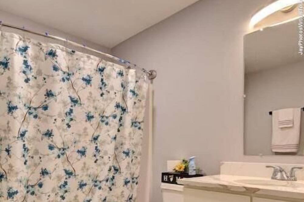 Photo of Bathroom in Webster Square