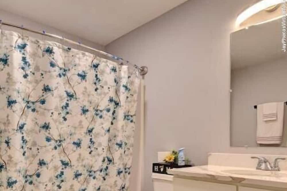 Photo of Bathroom in Webster Square